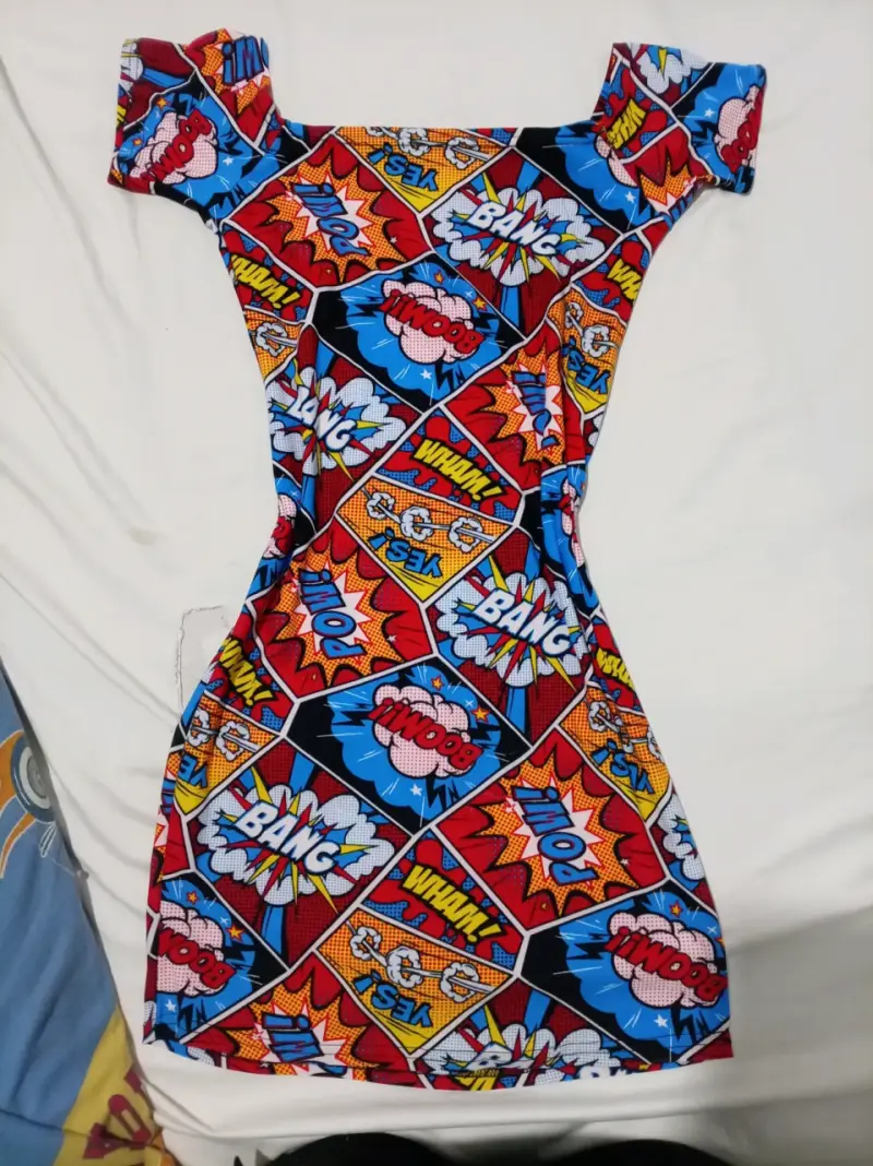 Vestido corto estampado cómic colorido apegado