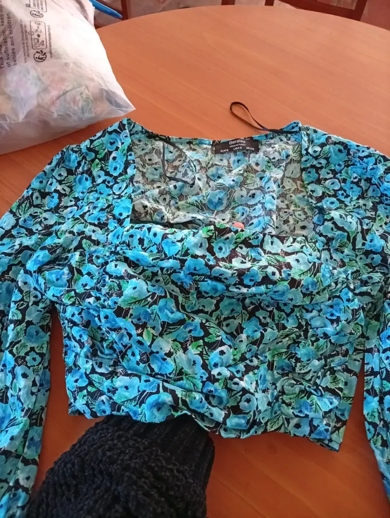 Blusa floral manga larga Bershka - 1