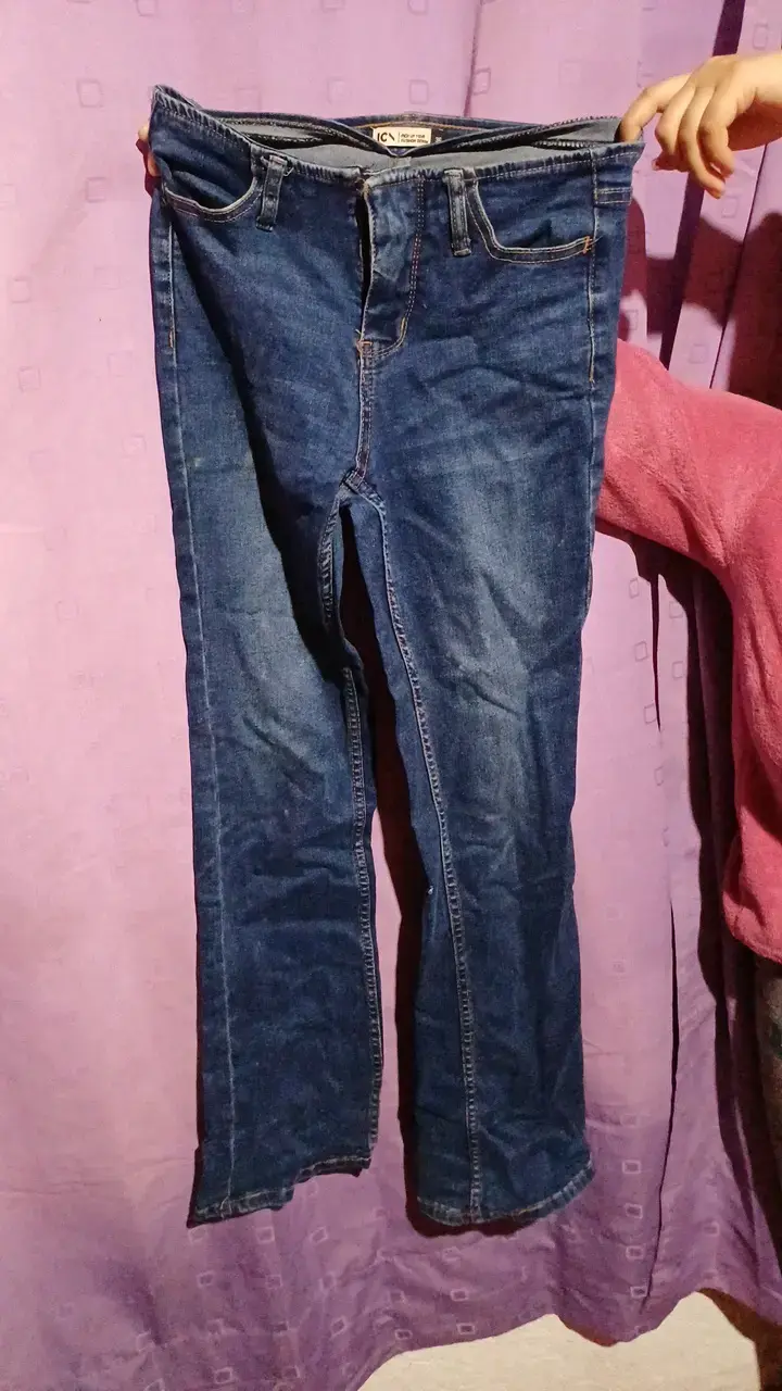 Jeans azul oscuro para mujer en buen estado