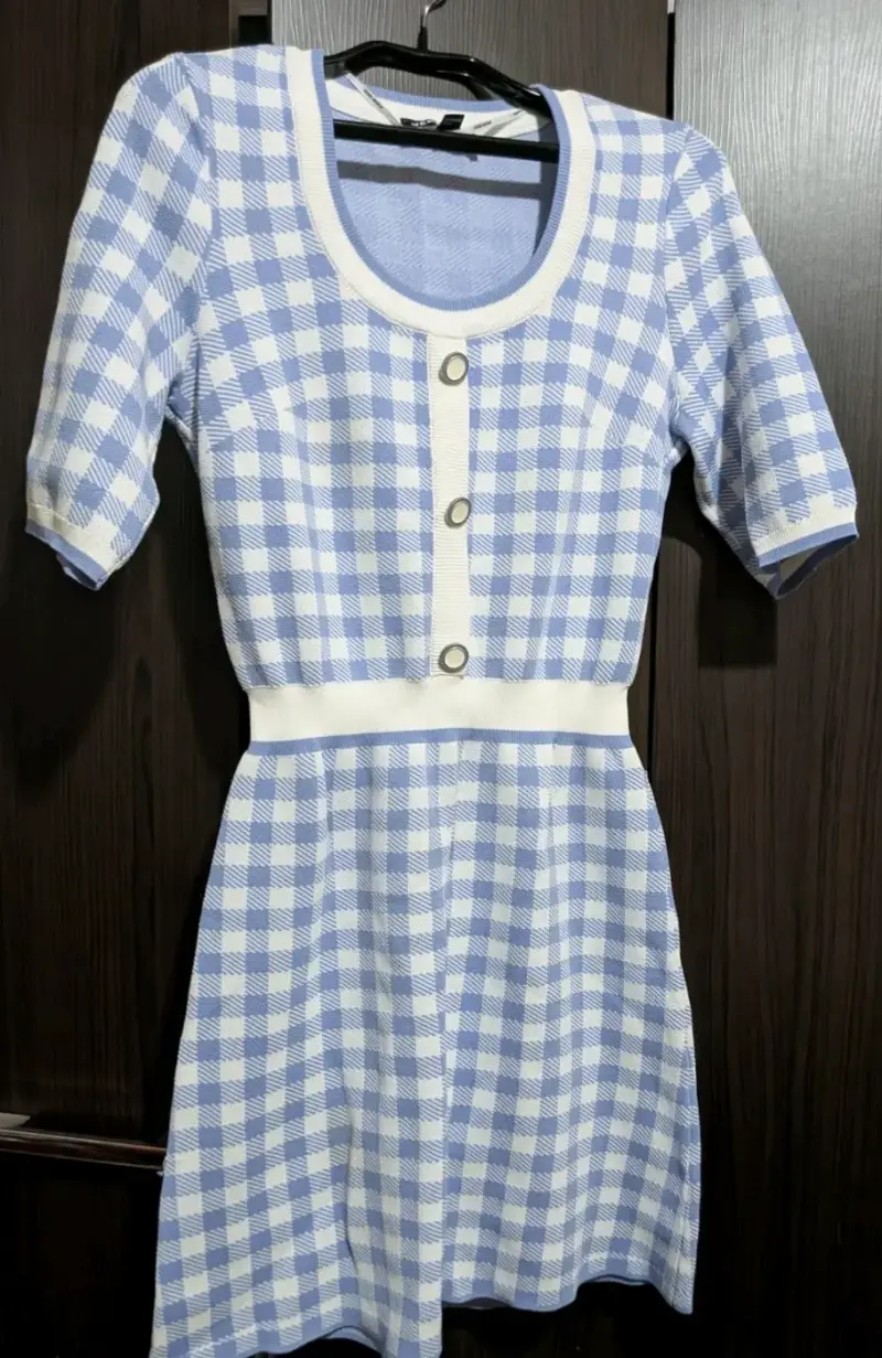 Vestido a cuadros azul y blanco con botones