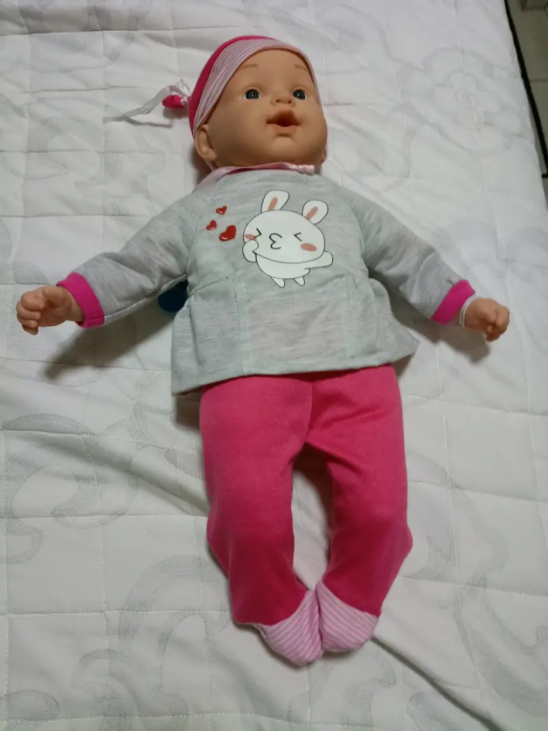 Muñeca bebé con chupete y ropa rosa - 2