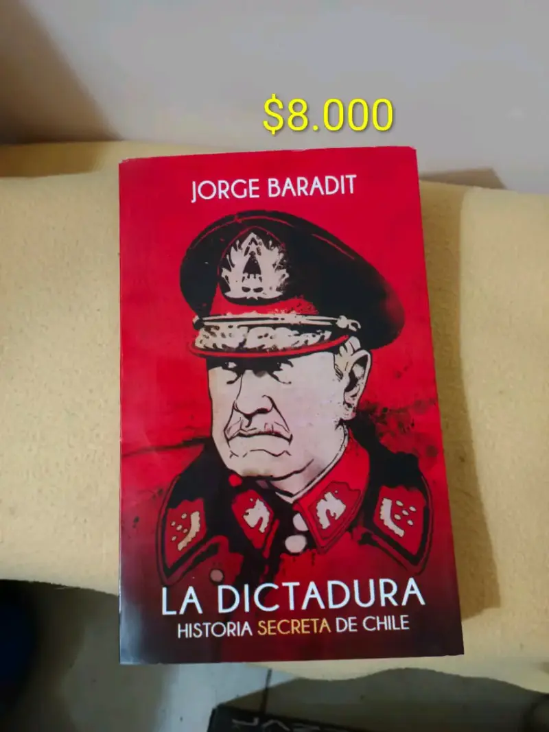 Libro 'La Dictadura' de Jorge Baradit
