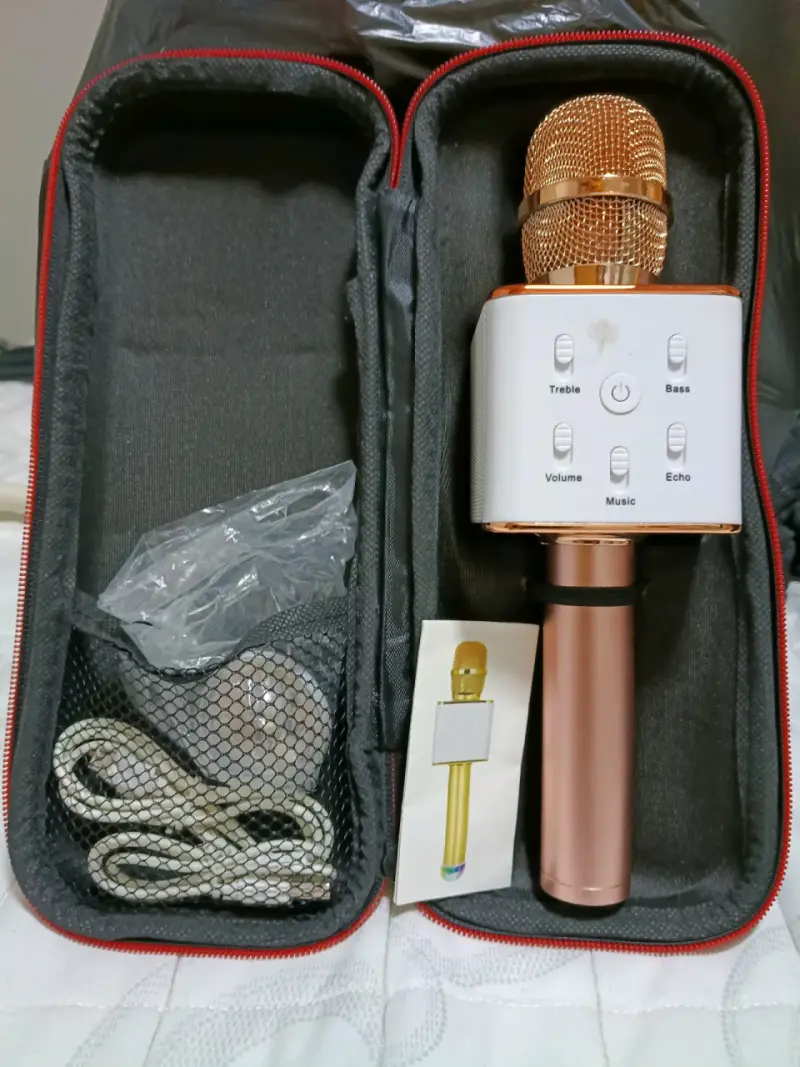 Micrófono karaoke inalámbrico dorado con estuche - 1