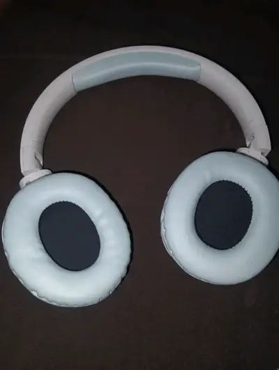 Auriculares inalámbricos color verde con almohadil - miniatura 2