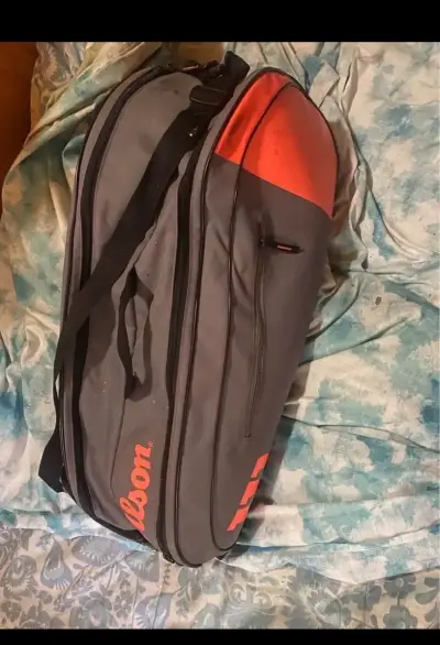 Bolso de tenis Wilson con raqueta y accesorios - miniatura 1