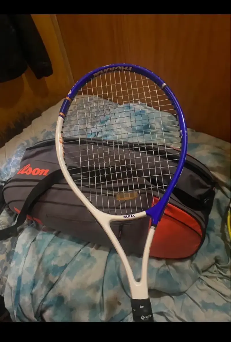 Bolso de tenis Wilson con raqueta y accesorios - 4