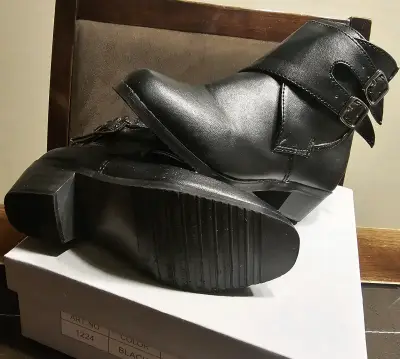 Botines de cuero negro con hebillas - miniatura 1