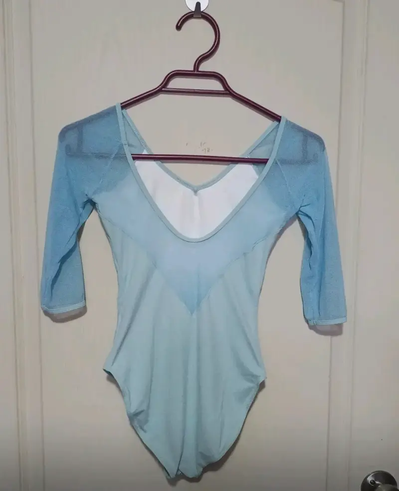 Malla de ballet azul claro con mangas largas. - 2