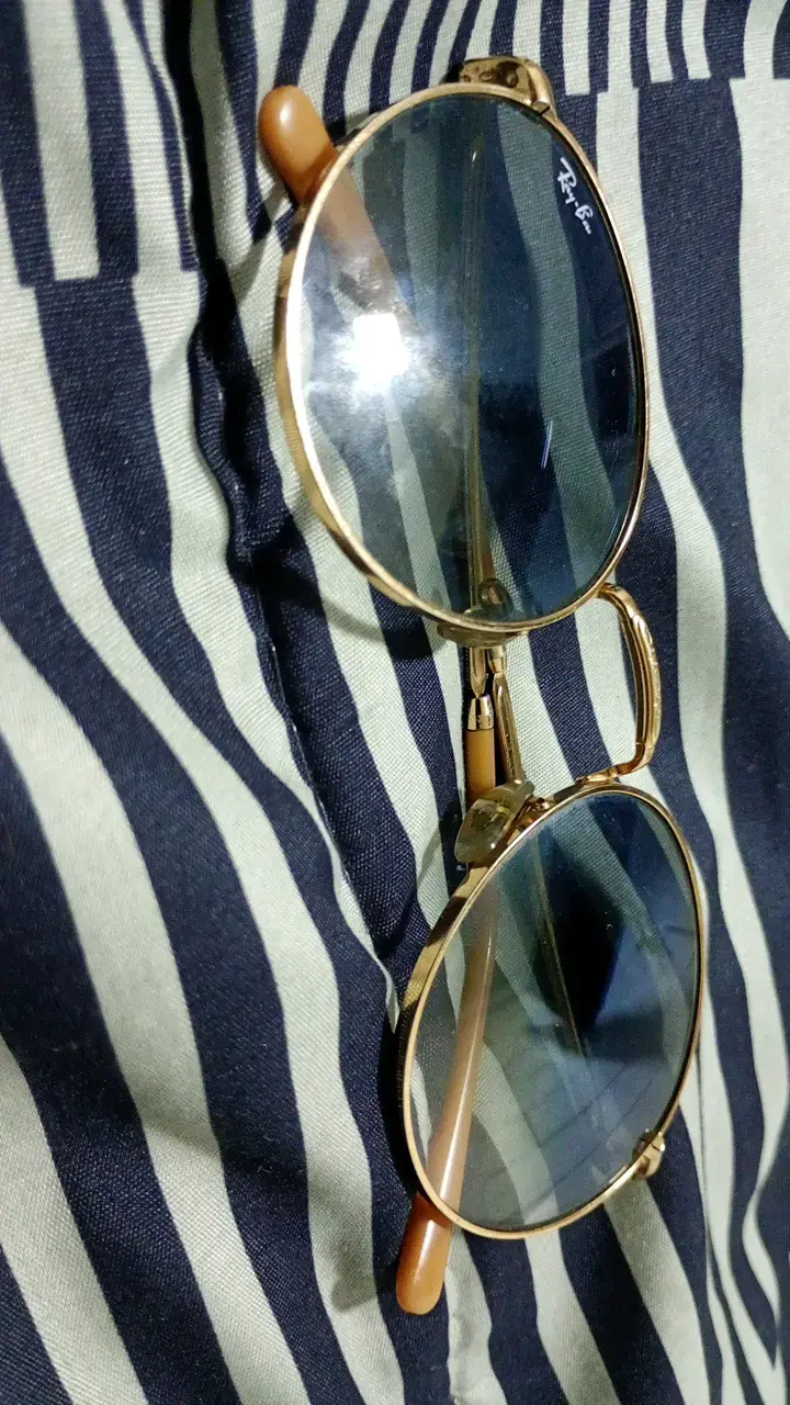 Gafas de sol Ray-Ban redondas doradas
