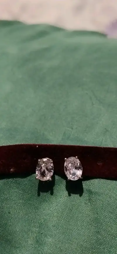 Aros de aro dorados con diseño elegante - miniatura 5