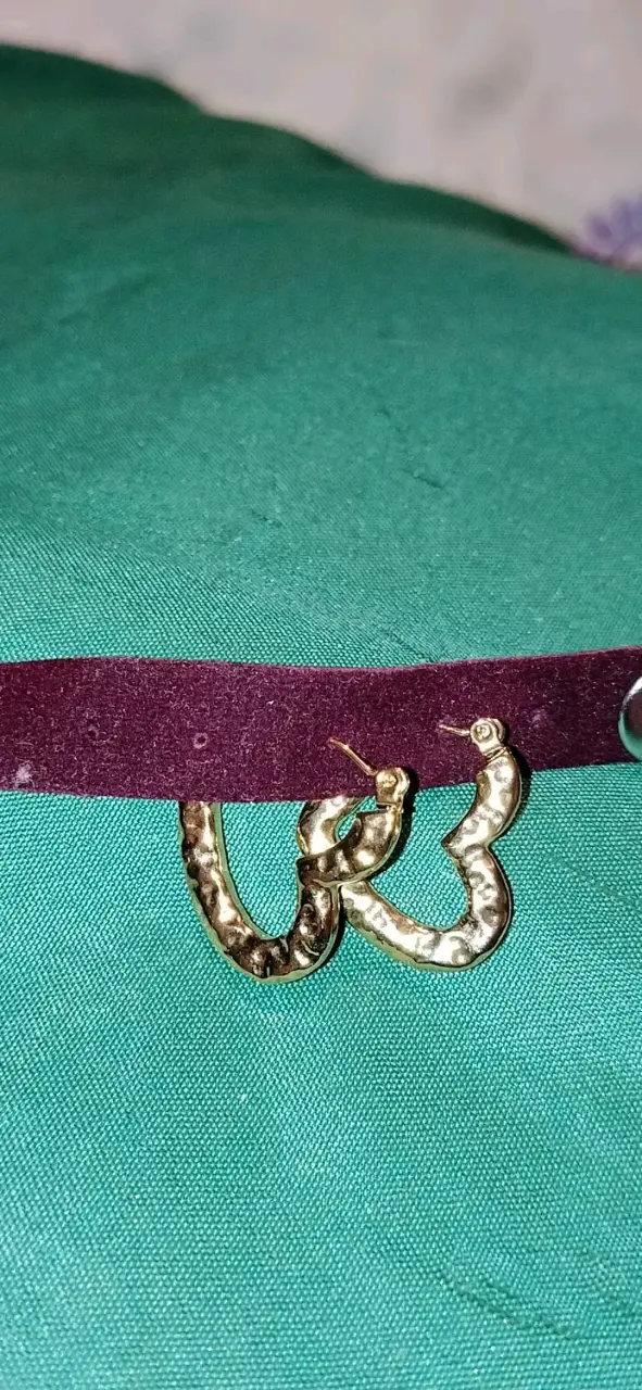 Aros de aro dorados con diseño elegante - 6