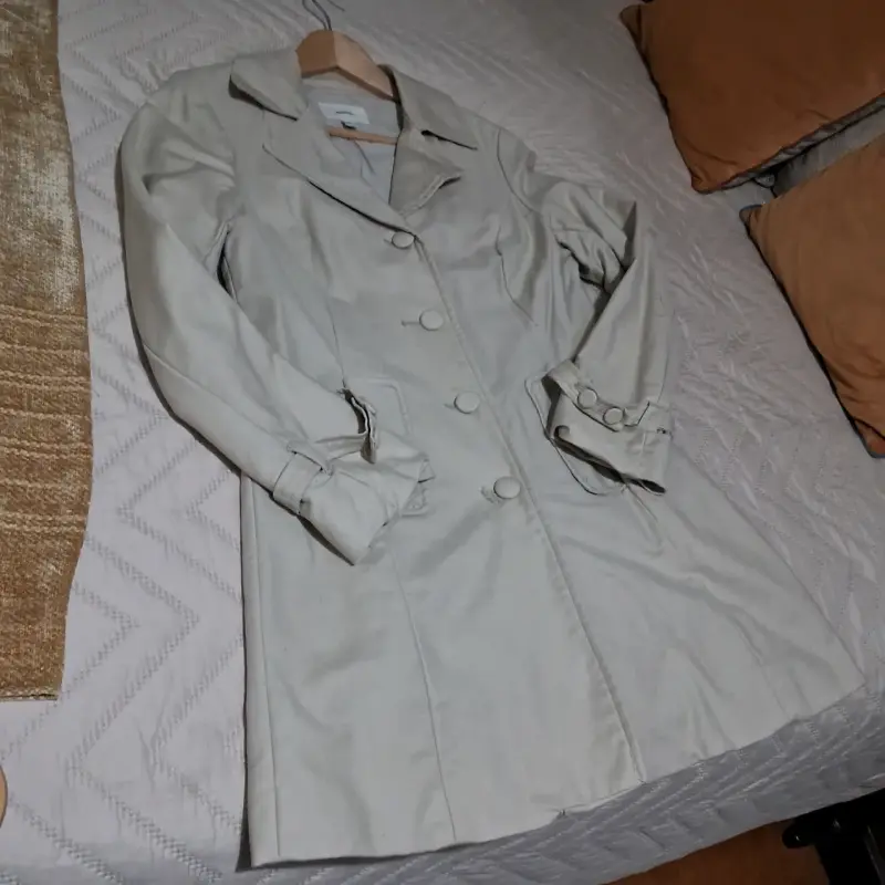 Abrigo beige para mujer en buen estado
