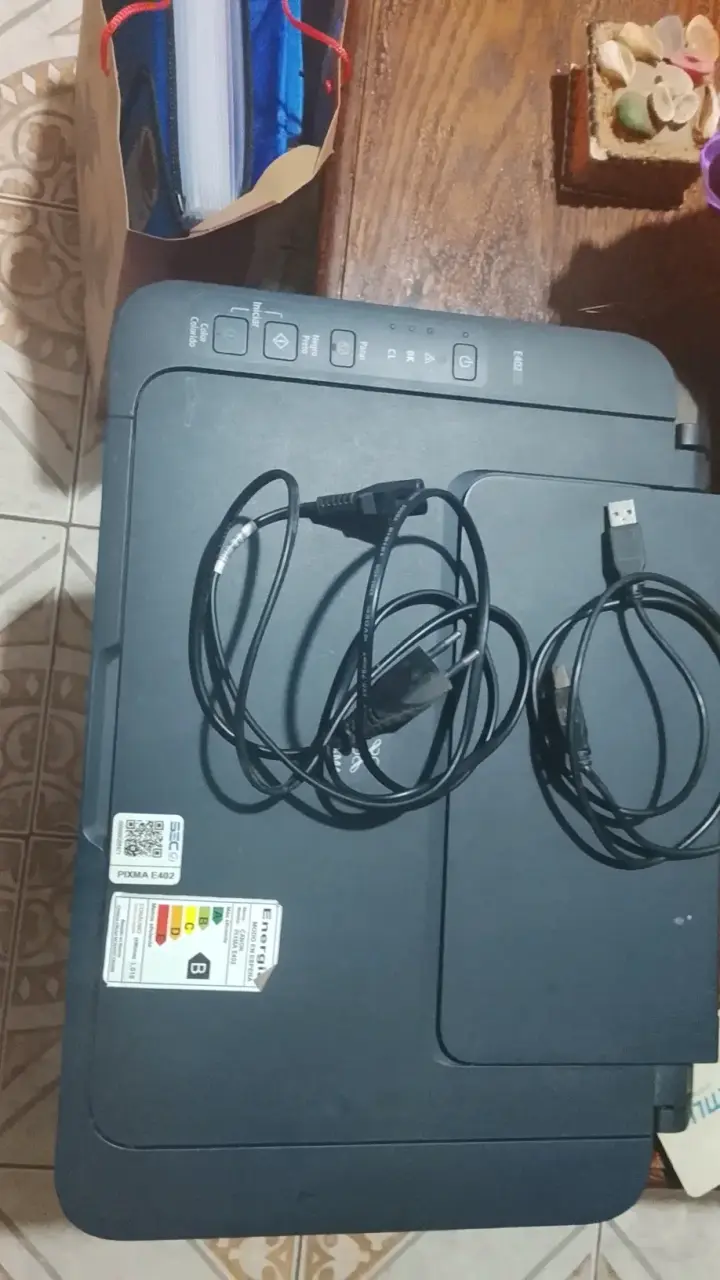 Impresora multifuncional Canon con cables - 2