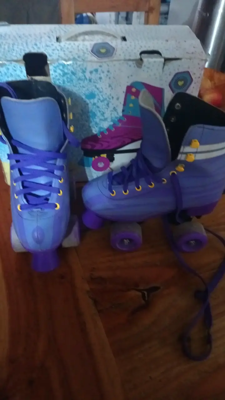 Patines de cuatro ruedas morados para niños - 1