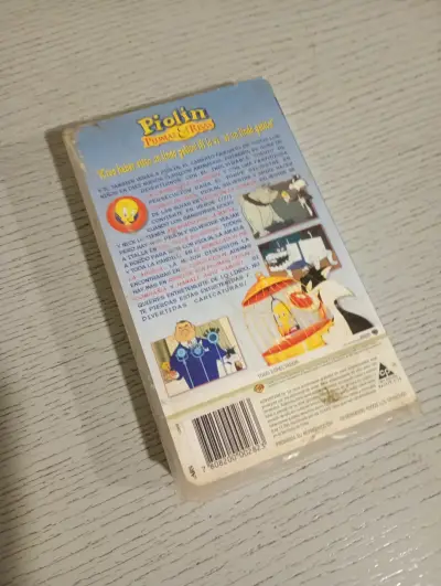 VHS Looney Tunes Piolín Plumas y Risas en Español - miniatura 2