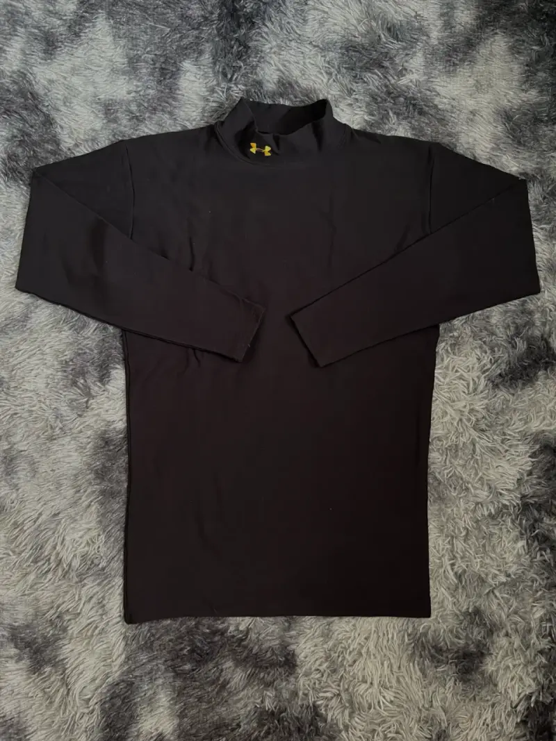 Polera térmica negra Under Armour - 1