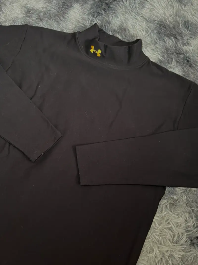 Polera térmica negra Under Armour - 2