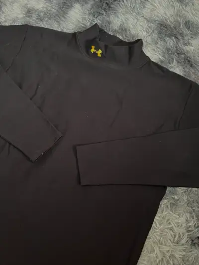 Polera térmica negra Under Armour - miniatura 2
