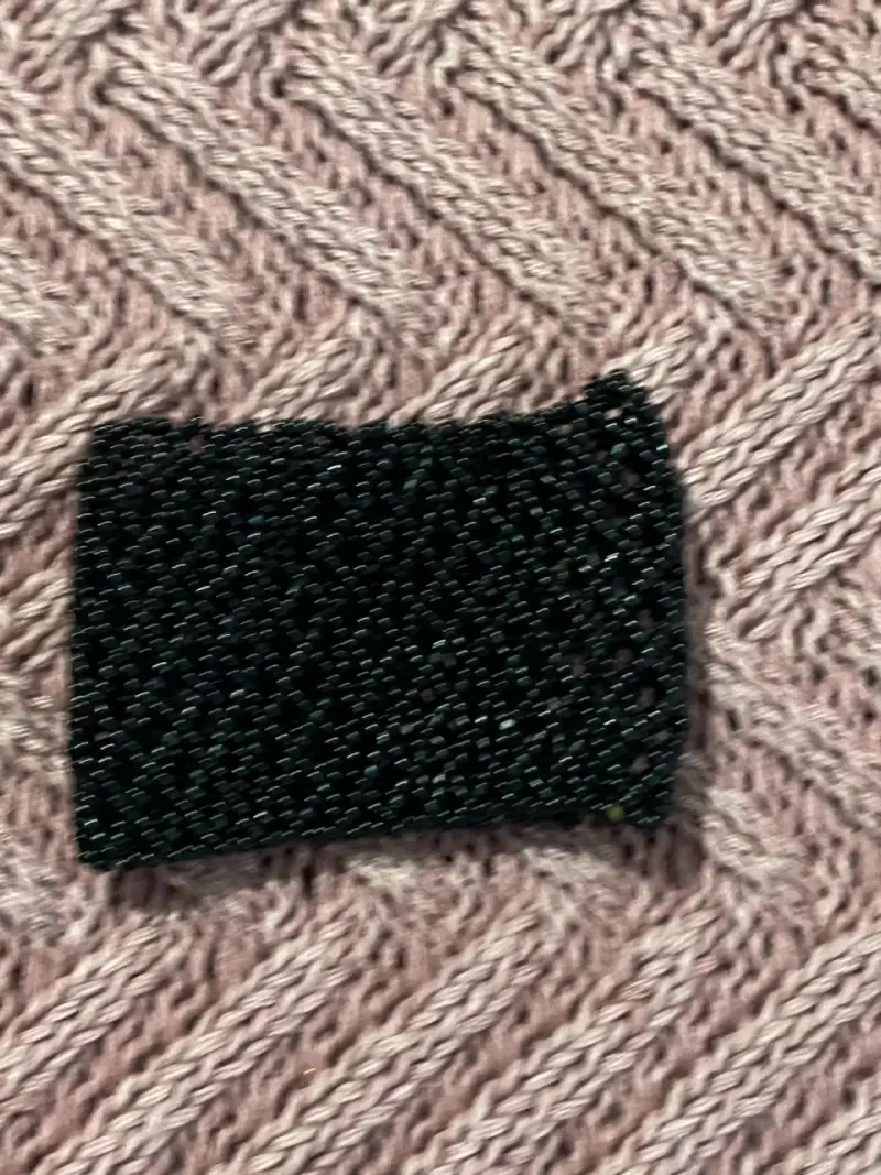 Pulsera de cuentas negras tejida a mano - 2