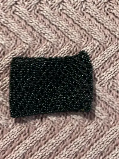 Pulsera de cuentas negras tejida a mano - miniatura 2