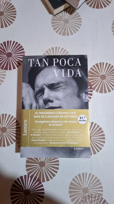 Libro 'Tan Poca Vida' de Hanya Yanagihara - miniatura 1