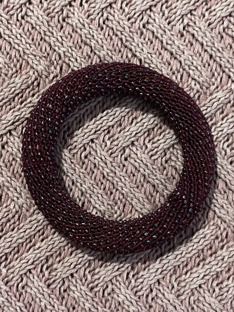Pulsera tejida a mano color burdeos - 1