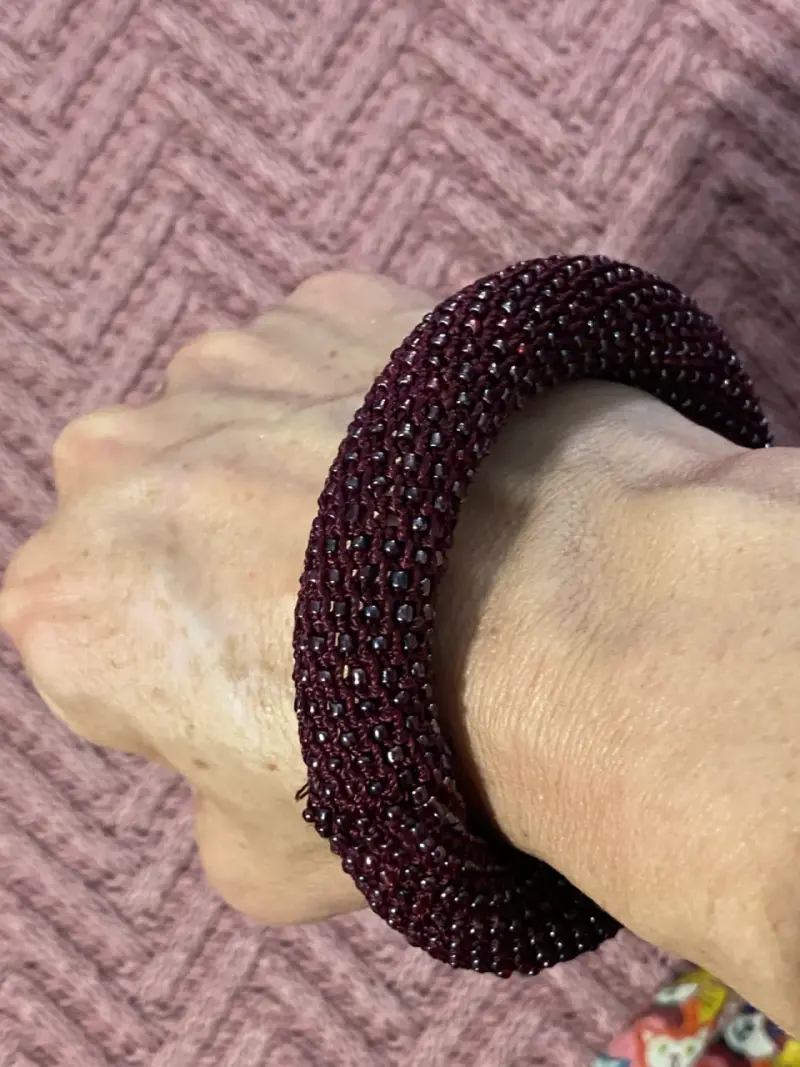 Pulsera tejida a mano color burdeos - 3