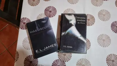 Trilogía Cincuenta Sombras de Grey de E.L. James - miniatura 2