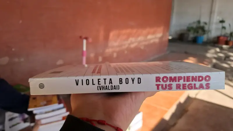 Libro 'Rompiendo Tus Reglas' de Violeta Boyd - 2
