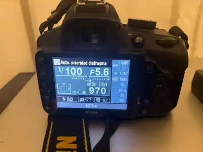 Cámara Nikon D3200 con 2 lentes y cargador - miniatura 5
