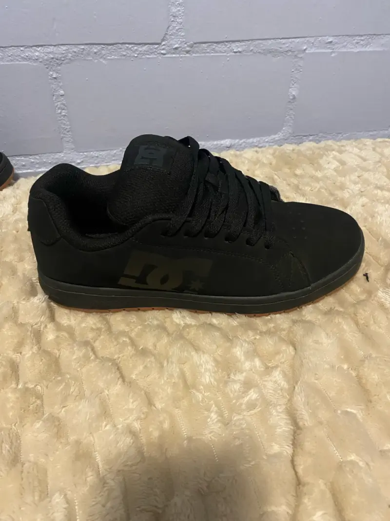 Zapatillas negras DC para hombre en buen estado - 2