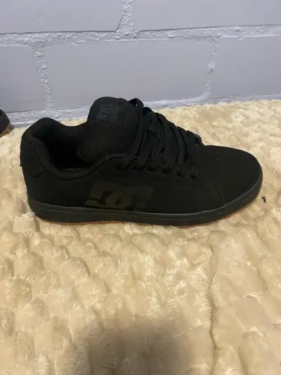 Zapatillas negras DC para hombre en buen estado - miniatura 2