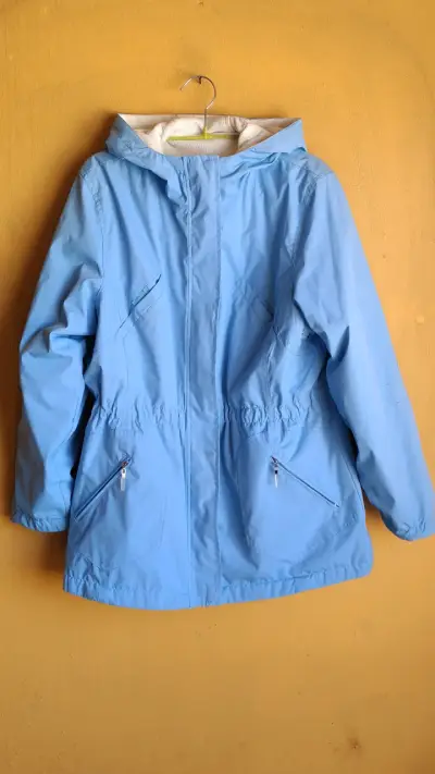 Chaqueta azul con capucha Izod para mujer - miniatura 1