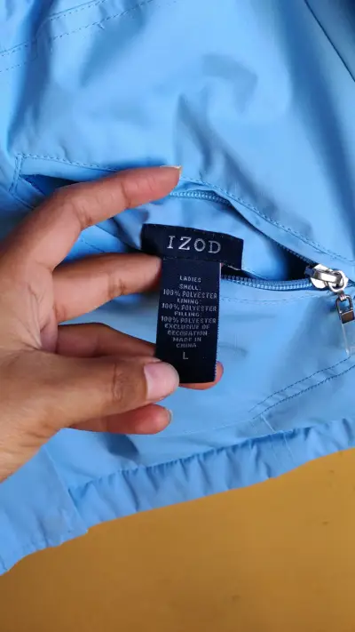 Chaqueta azul con capucha Izod para mujer - miniatura 3