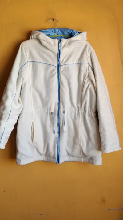 Chaqueta azul con capucha Izod para mujer - miniatura 4
