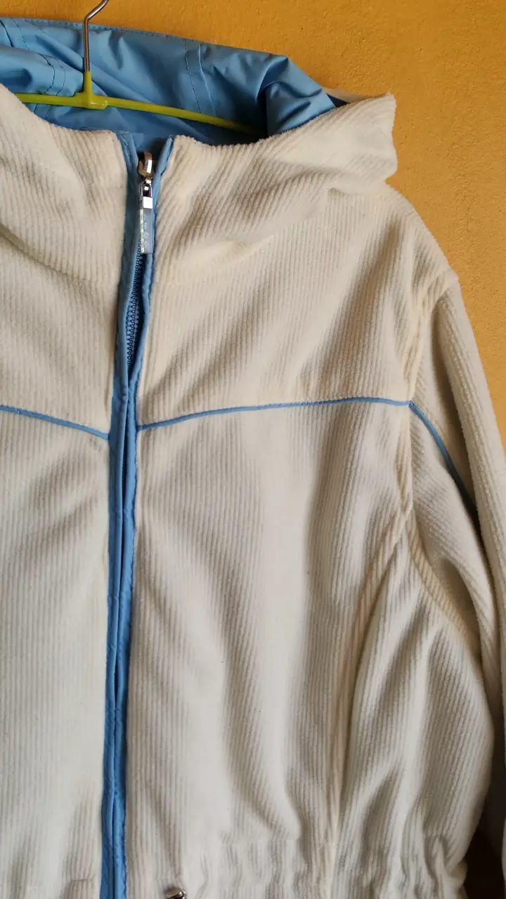 Chaqueta azul con capucha Izod para mujer - 5