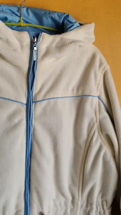 Chaqueta azul con capucha Izod para mujer - miniatura 5