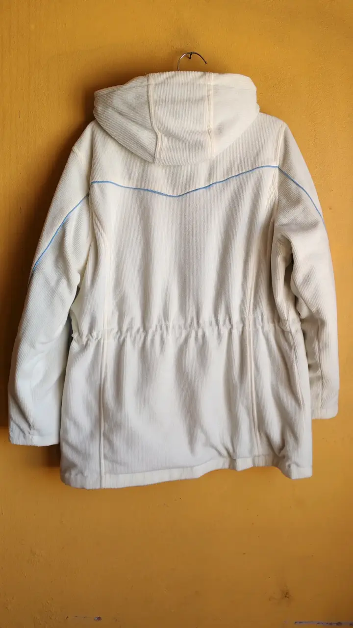 Chaqueta azul con capucha Izod para mujer - 6