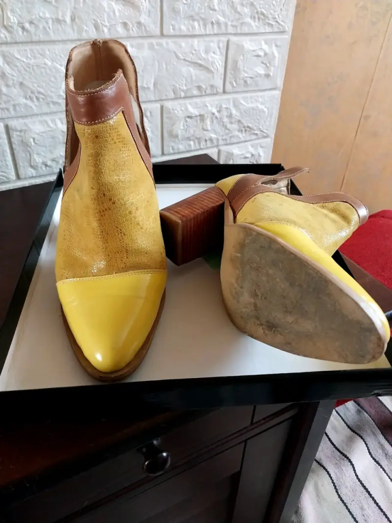 Botines de cuero amarillo y marrón con tacón alto - 3
