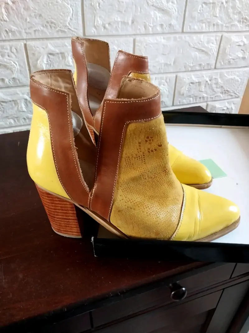Botines de cuero amarillo y marrón con tacón alto - 4