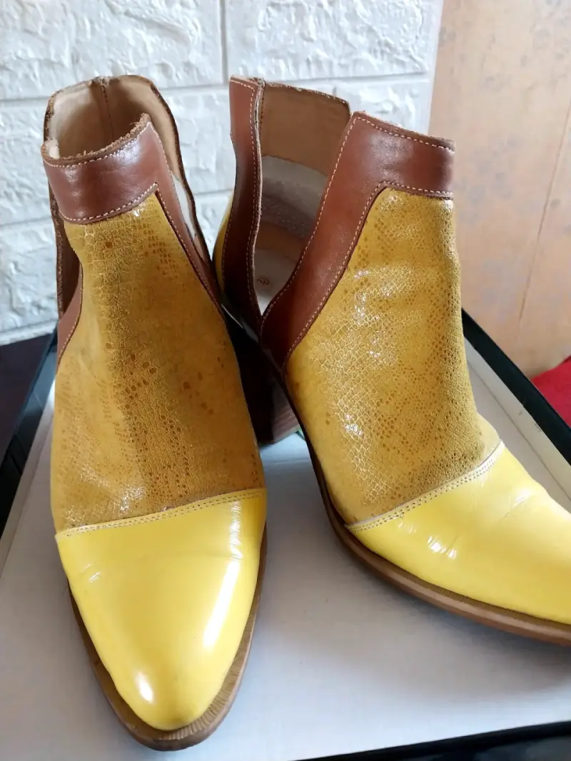 Botines de cuero amarillo y marrón con tacón alto - 5