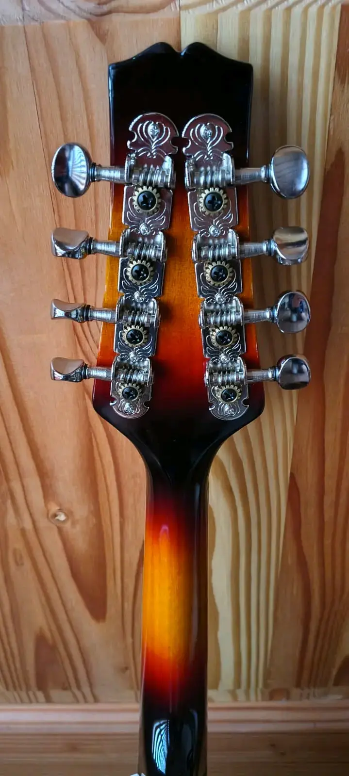 Mandolina Freeman con acabado sunburst 6 cuerdas - 2