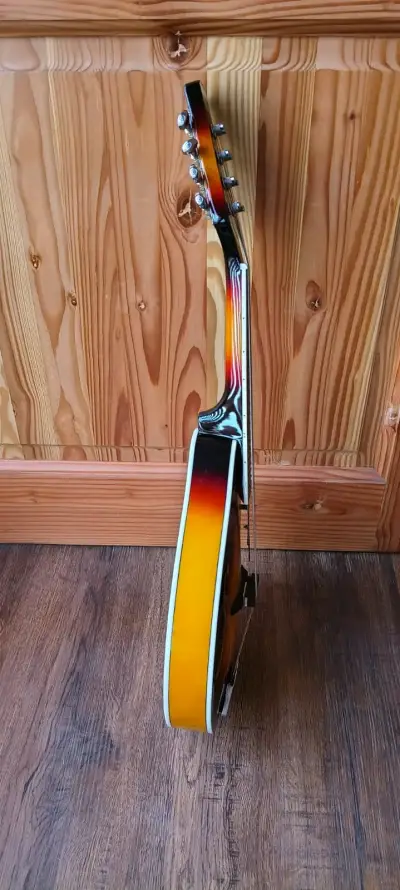 Mandolina Freeman con acabado sunburst 6 cuerdas - miniatura 5