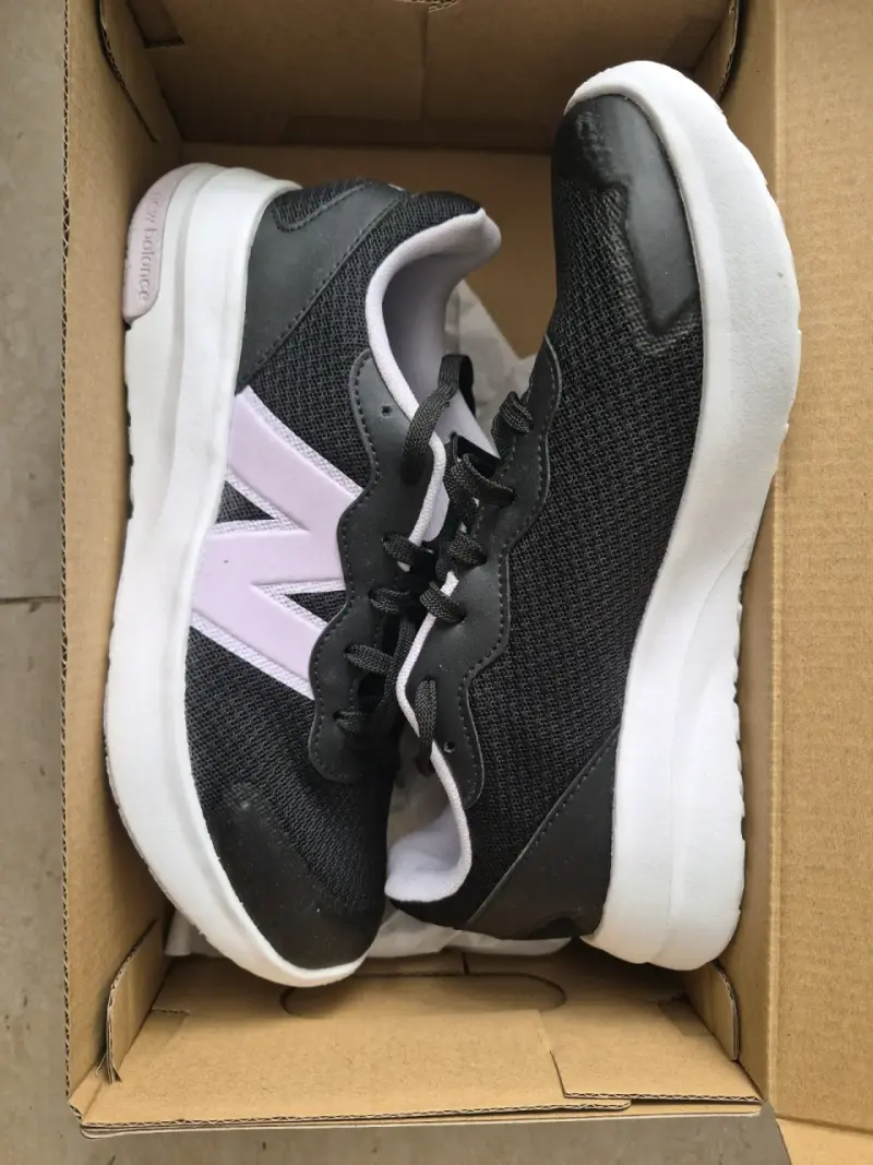 Zapatillas deportivas New Balance negras y lilas - 2