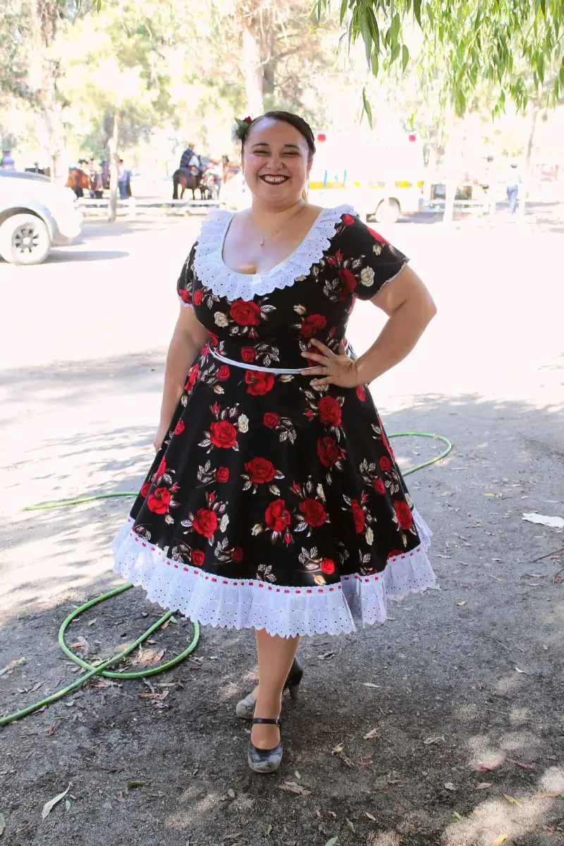 Vestido de huasa con flores y encaje
