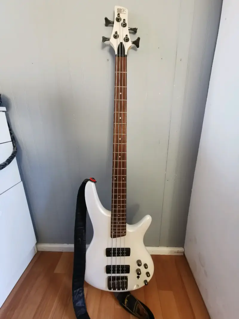 Bajo eléctrico blanco de 5 cuerdas SX - 1