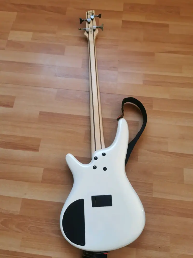 Bajo eléctrico blanco de 5 cuerdas SX - 2
