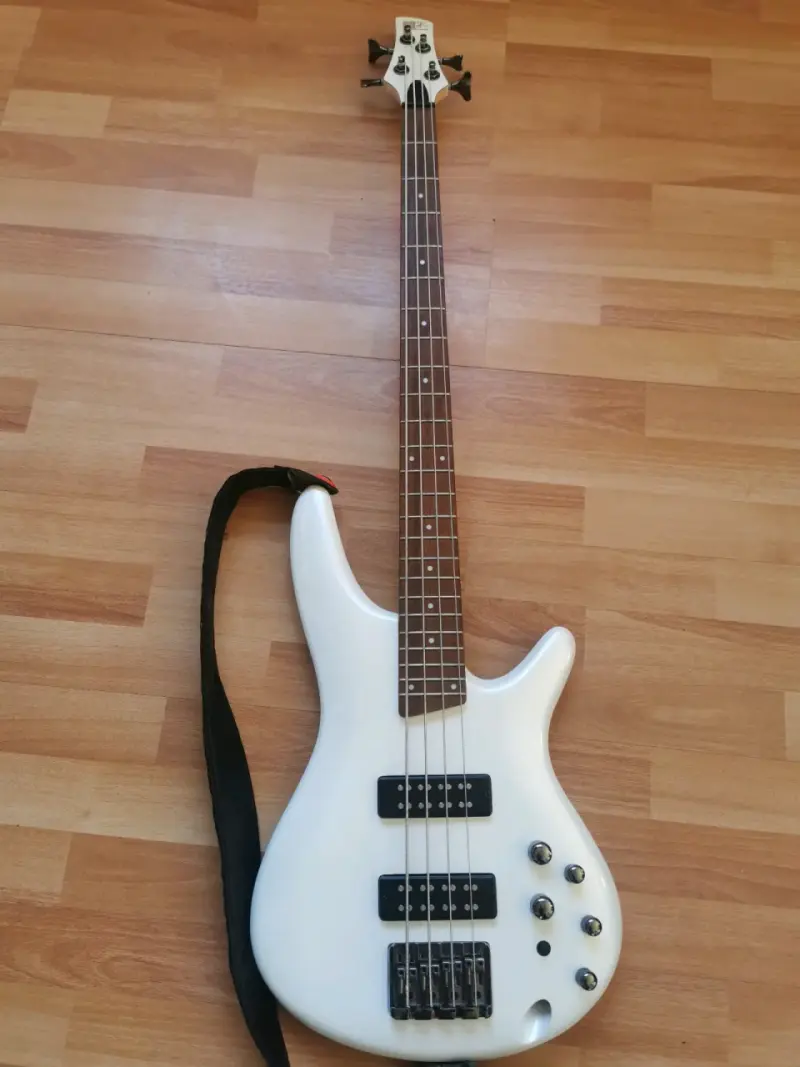 Bajo eléctrico blanco de 5 cuerdas SX - 3