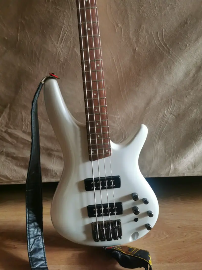 Bajo eléctrico blanco de 5 cuerdas SX - 6