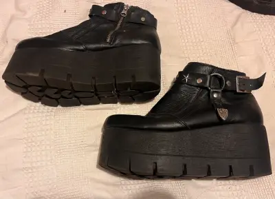 Botines de plataforma negros con hebillas  y estre - miniatura 1